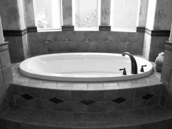 Tradesman refinishing tile grout